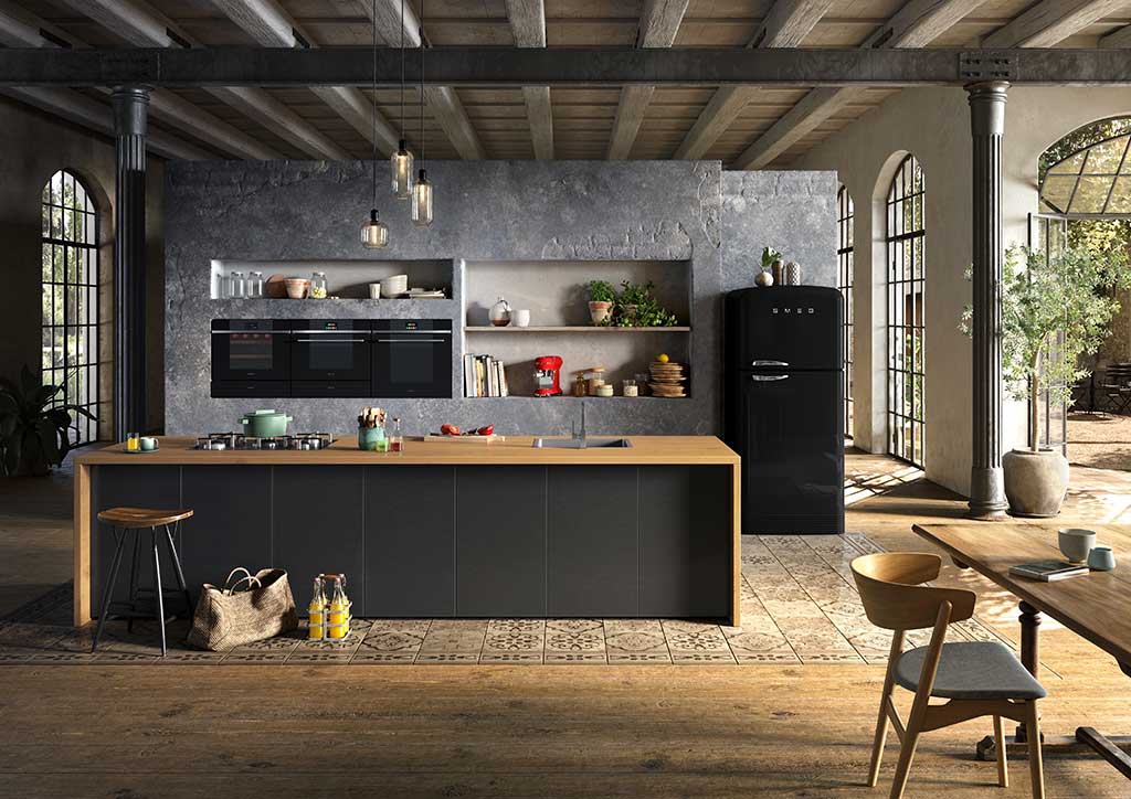 Smeg Hausgeräte, schwarzer Kühlschrank, Mikrowelle, Backofen und Kaffeemaschine - Die Küchenwelt Thomas Brag in Duisburg und Bocholt