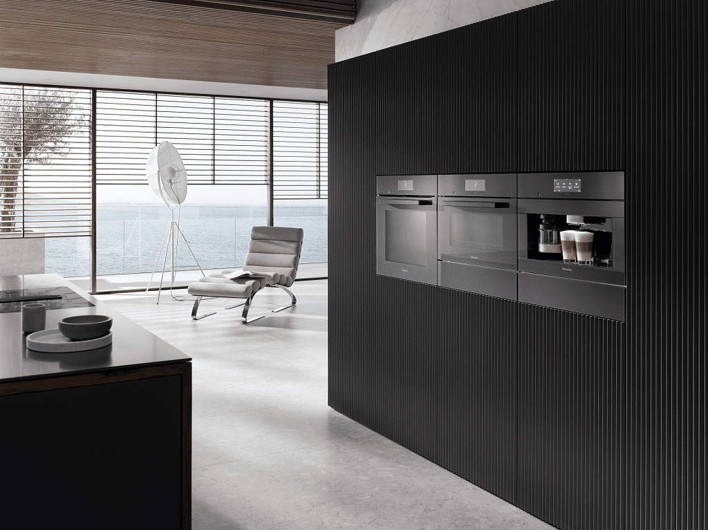 Mikrowelle, Ofen und Kaffeemaschine schwarz und hochmodern von Miele - Die Küchenwelt Thomas Brag in Duisburg und Bocholt